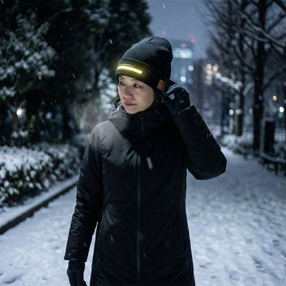 BluetoothヘッドフォンとLEDライトストリップが内蔵された暖かいニット帽